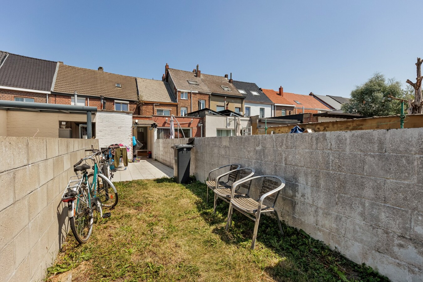 Te renoveren woning met 3 slpk en tuin te Willebroek! 