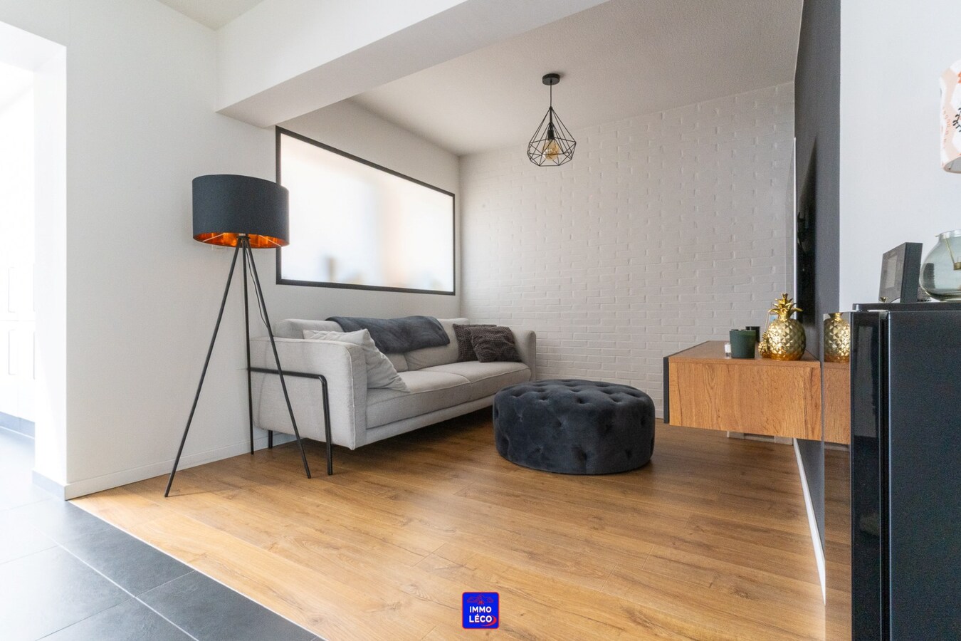 3 façades rénovée avec jardin, double garage, parking 2voit., COUP DE COEUR !! 