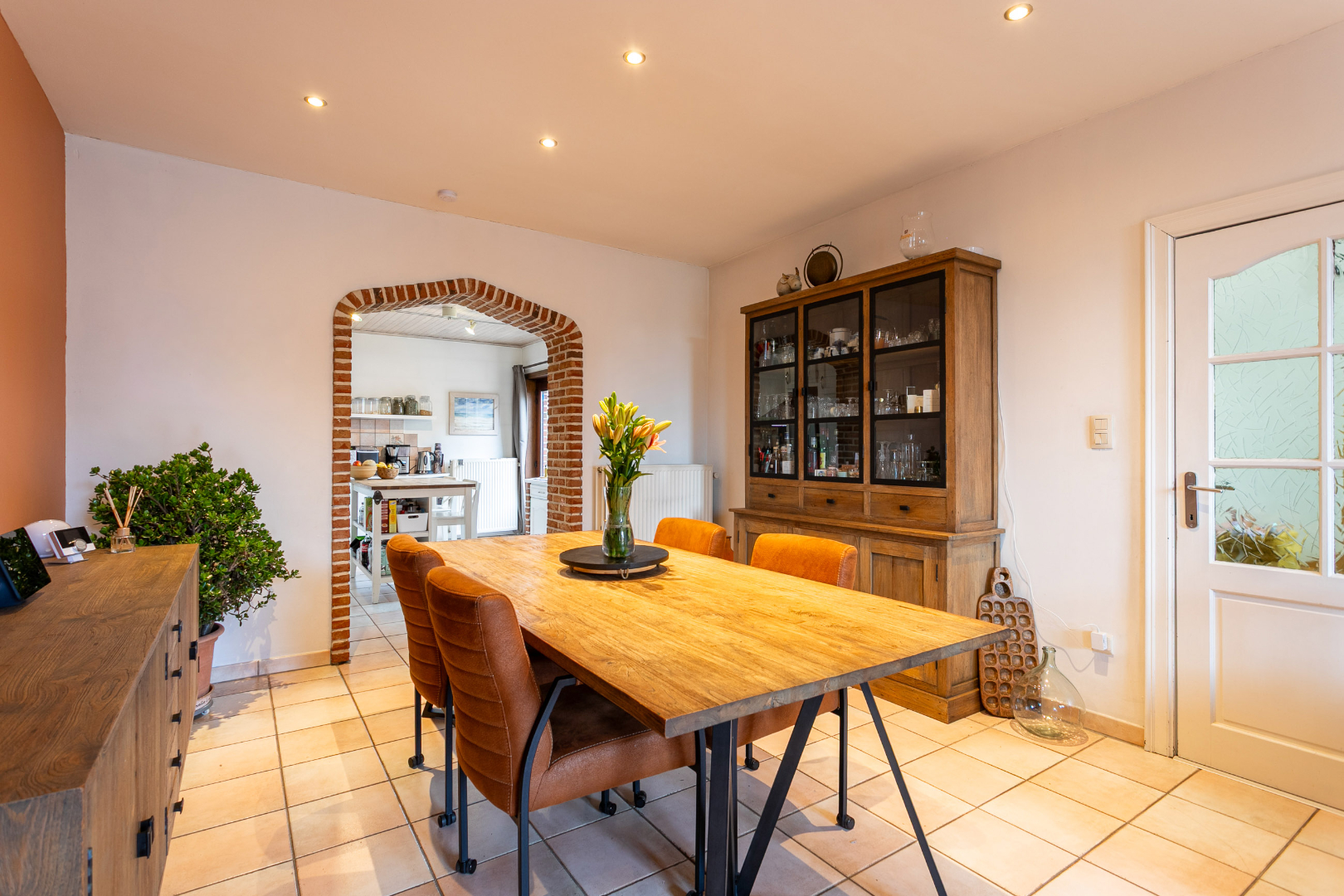 Instapklare driegevelwoning met 3 slpk te Lembeek 