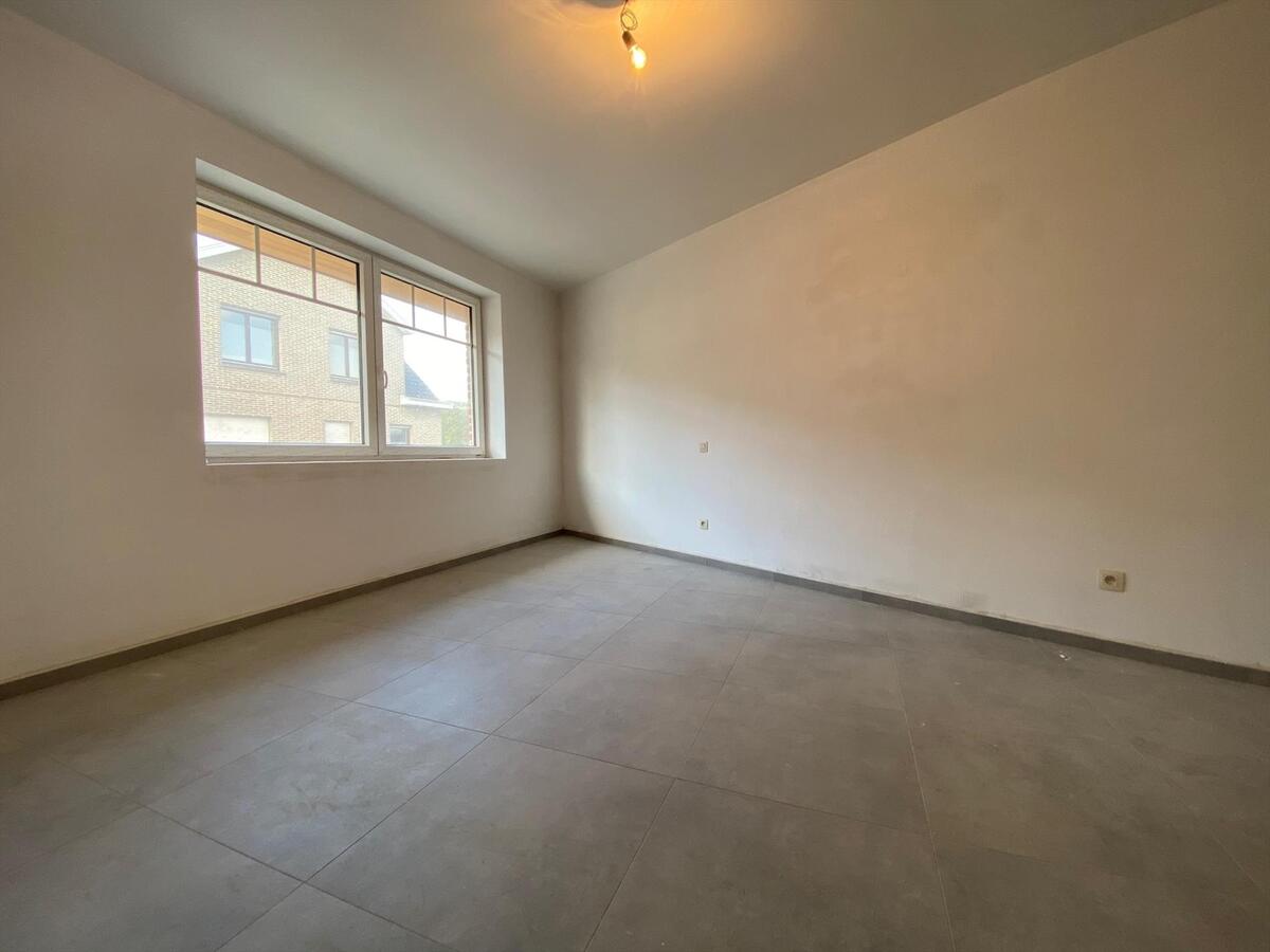 Woning met 4 slaapkamers en garage te Koekelare 