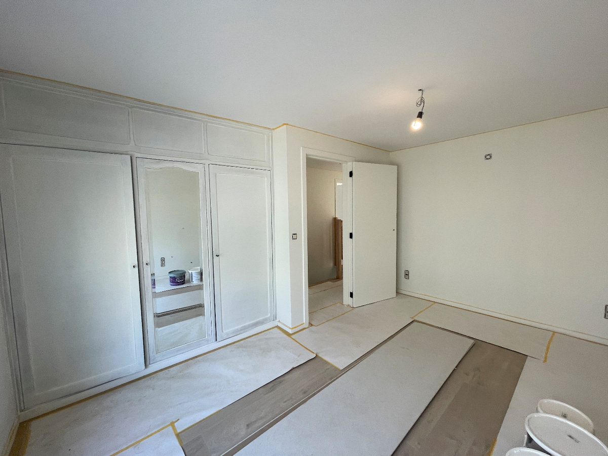 Gerenoveerde halfopen bebouwing met 3 slaapkamers en garage in centrum Roeselare 