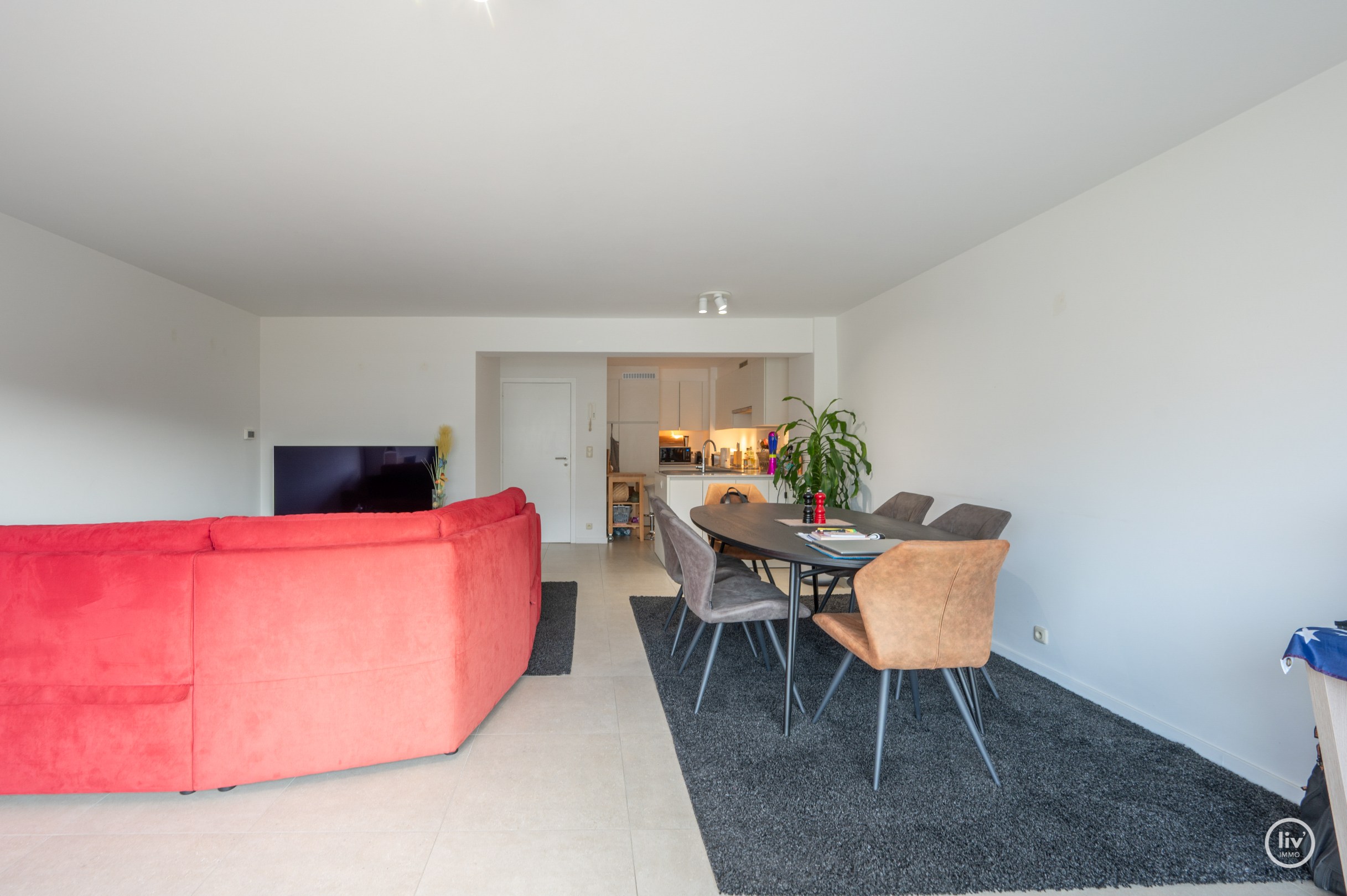 Uiterst lichtvol appartement met twee slaapkamers op het Alfred Verweeplein. 