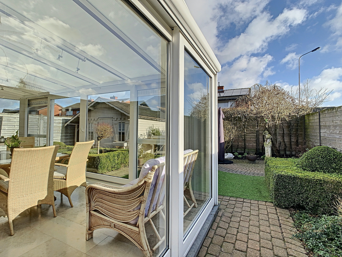 Instapklare halfopen bebouwing in rustige straat 