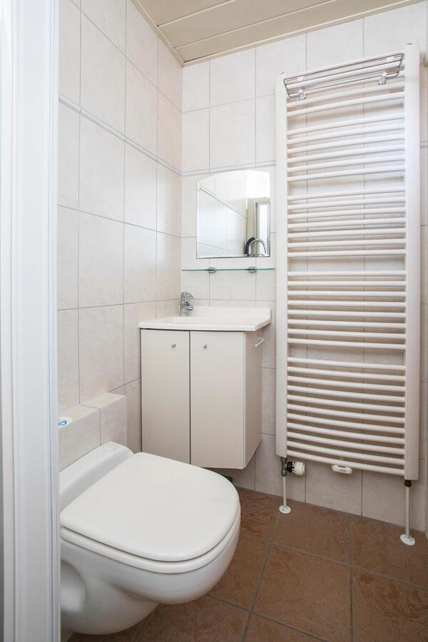 Nette 2-kapper met 4 slaapkamers en privacy biedende tuin gelegen op 346 m² ondergrond. 