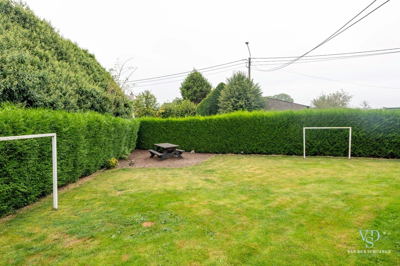 Degelijke, goed gelegen gezinswoning. 