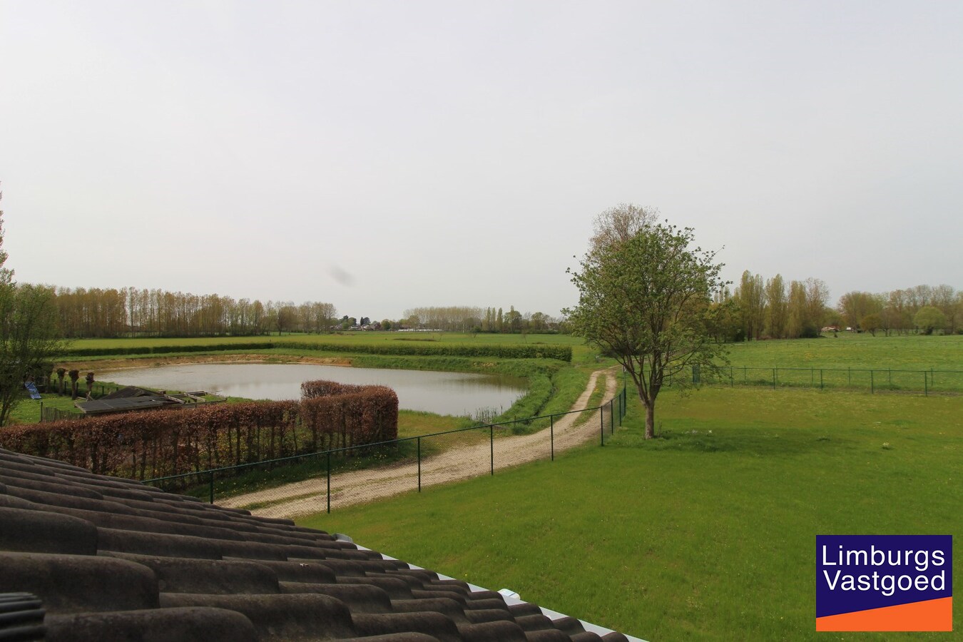 Ruime villa, 308m², 4 slpk, uitzicht op velden, 19a49ca 