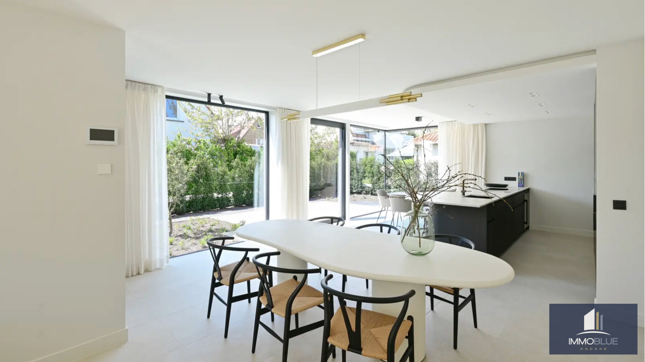 Nouvelle construction villa jumelée proche du centre de Knokke et à distance de marche de la plage. 