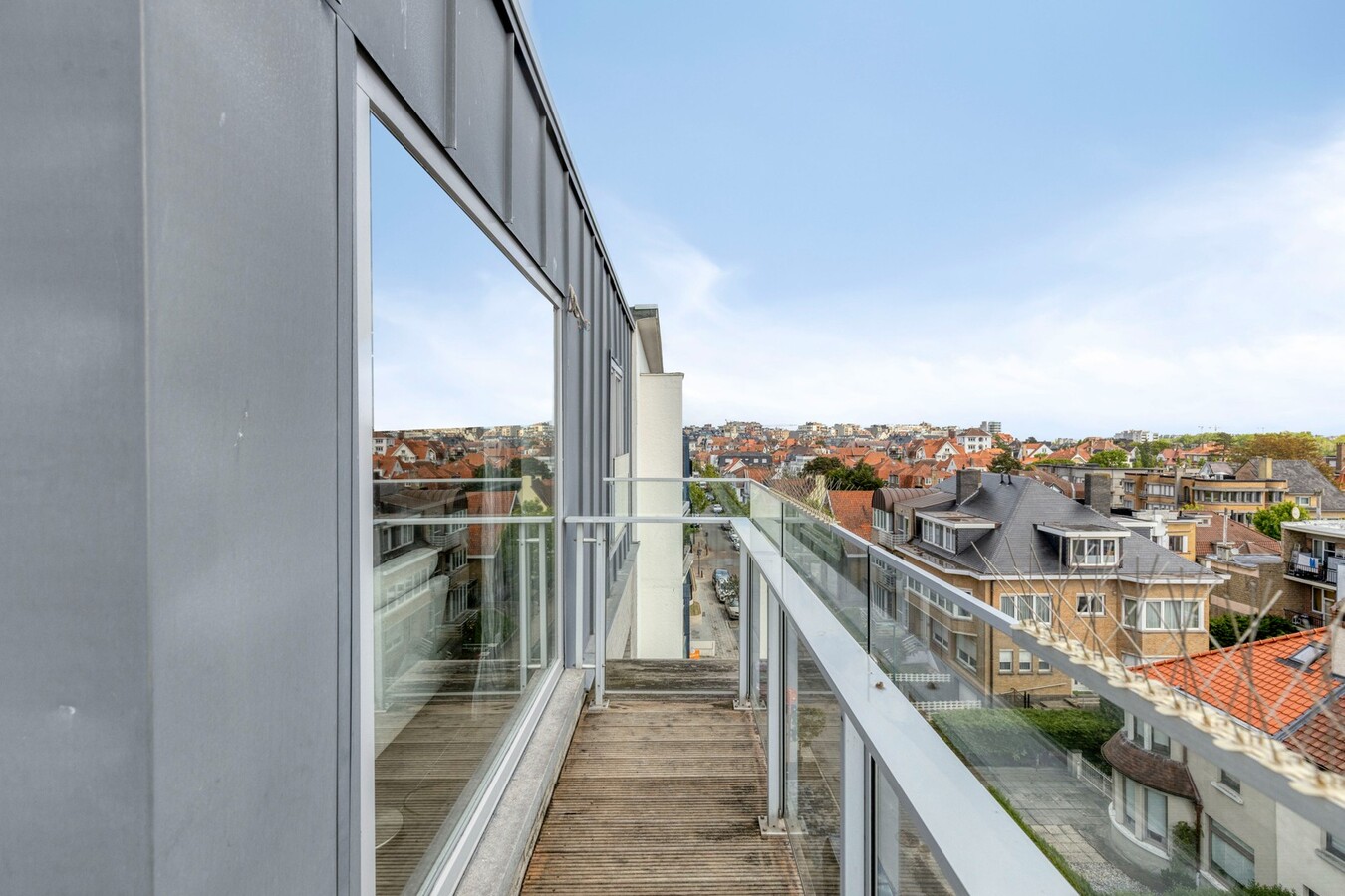 Penthouse ensoleillé avec une très grande terrasse 