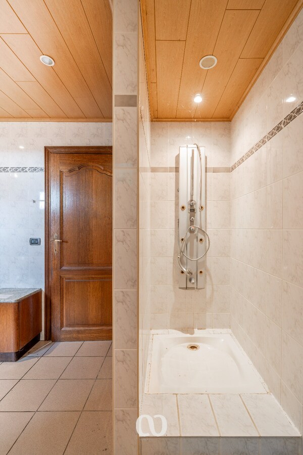 Gerenoveerde hoeve met atelier en een prachtig zicht 