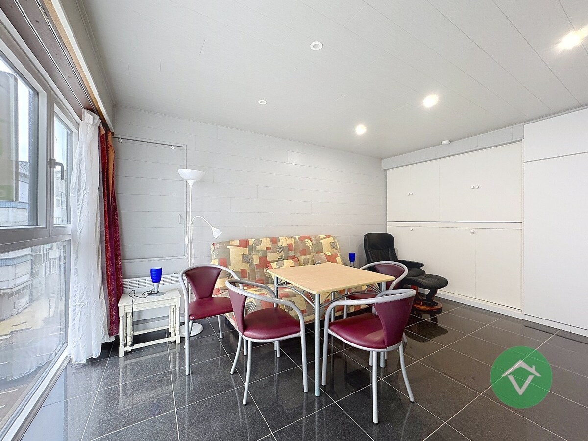 Bemeubelde studio met zicht op het Normandpark te Middelkerke 