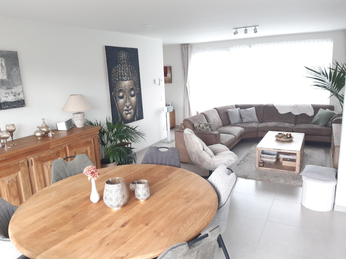 Ruim, energiezuinig 3- slaapkamer appartement. 