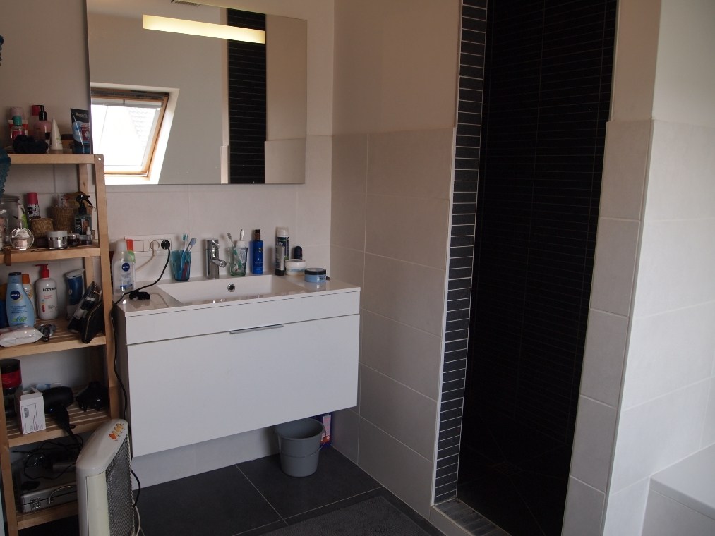 Ruime recente halfwoning met 3 slaapkamers, tuin en garage,  Tategemstraat 34, 8790 Waregem 