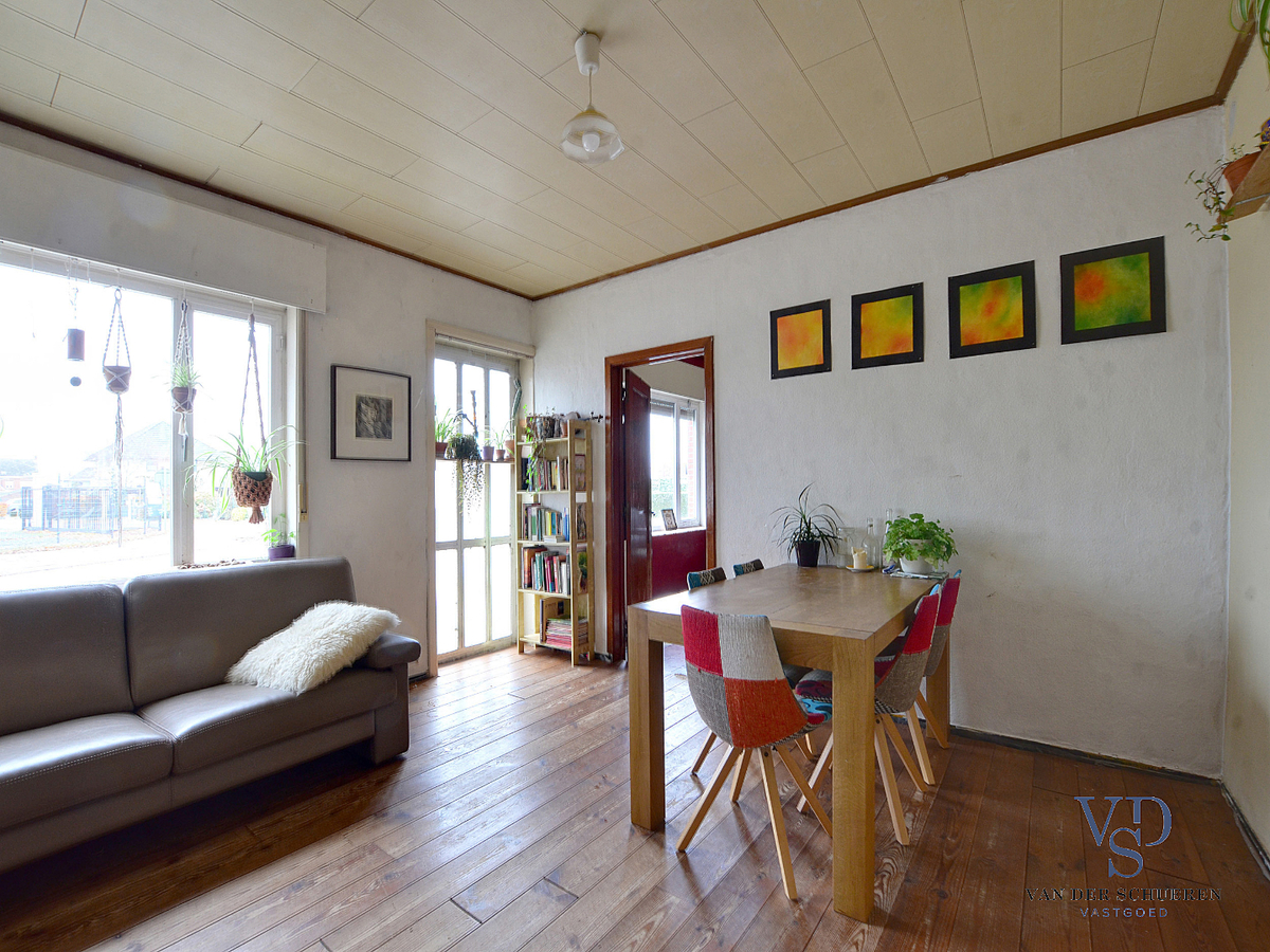 Karaktervolle, te renoveren woning (op bijna 900 m²). 