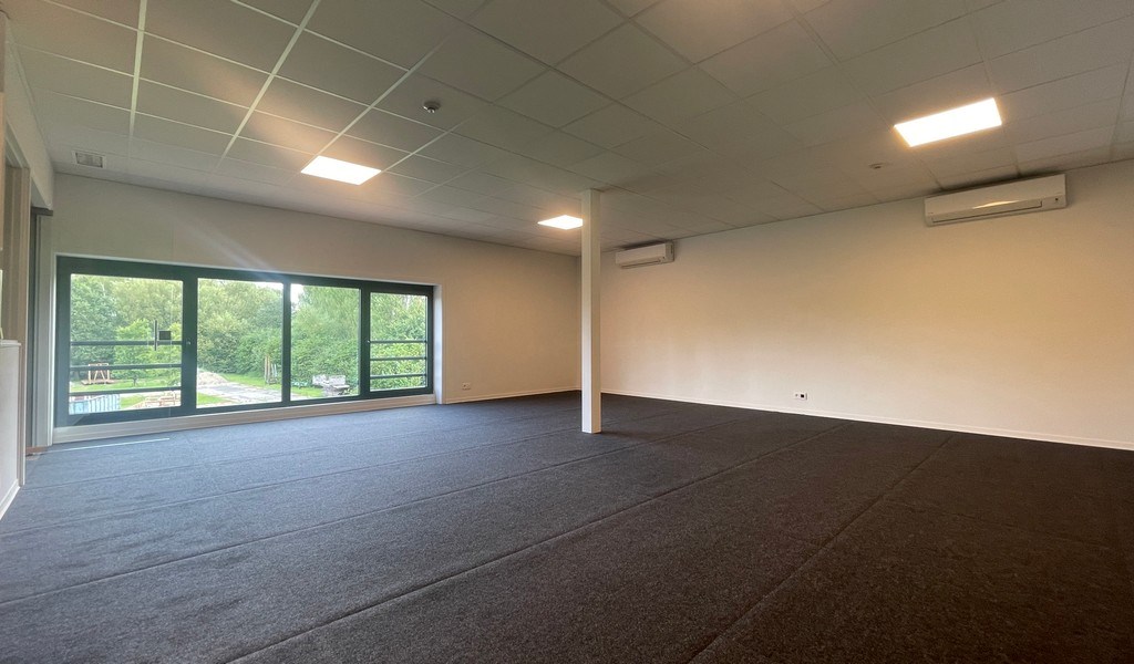 Gerenoveerde kantoren te huur in industriezone Ganzenbol Lint