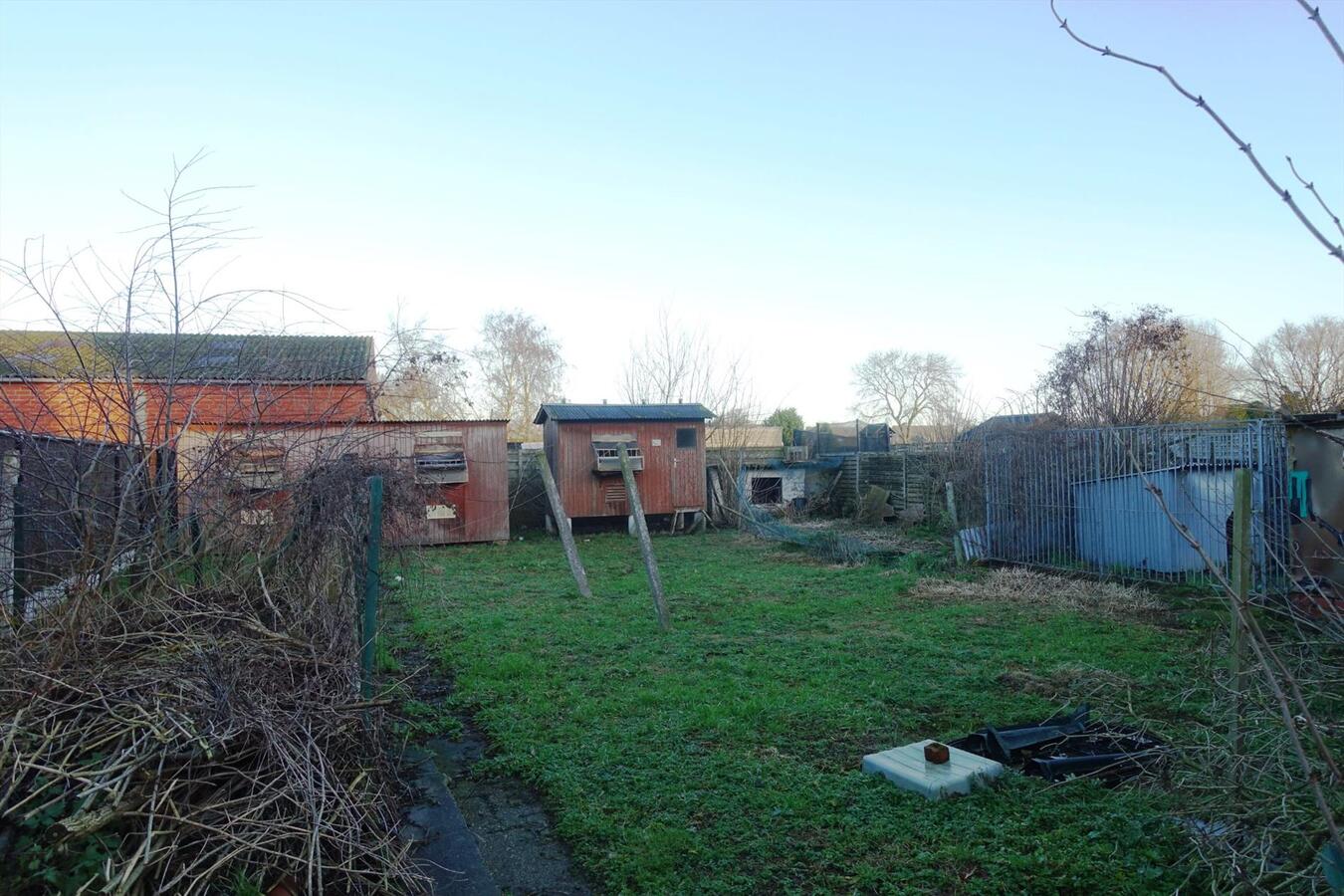 Grondig te renoveren woning op ruim perceel van 525 m² 