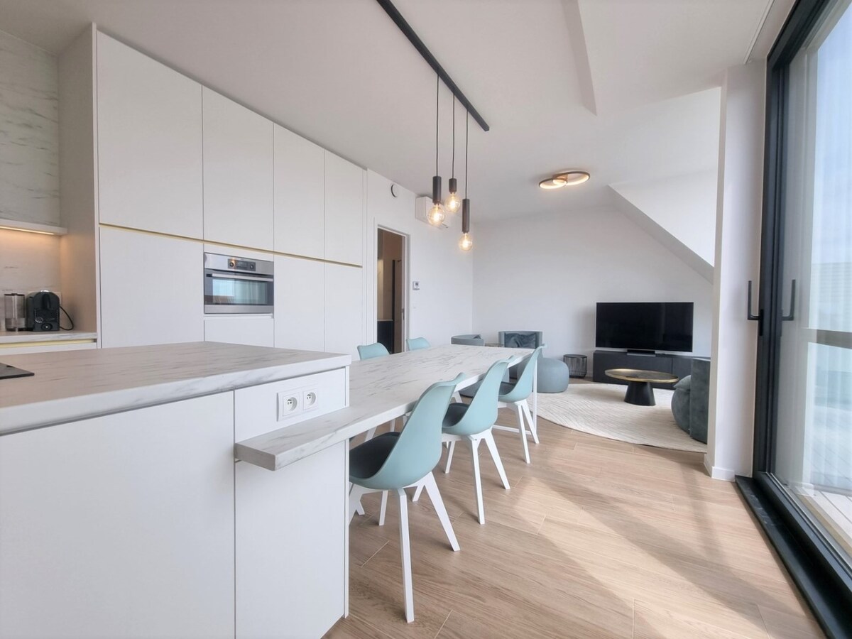 Prachtig, zeer luxueus nieuwbouwappartement met groot terras en open zichten - Heist 