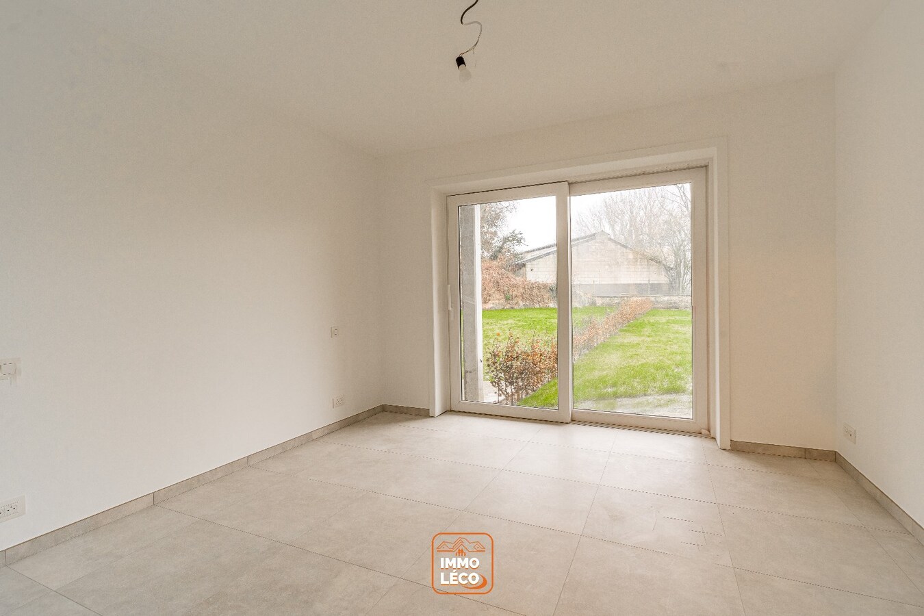 Appartement neuf 2 chambres avec jardin privatif et emplacement de parking, COUP DE CŒUR ! 