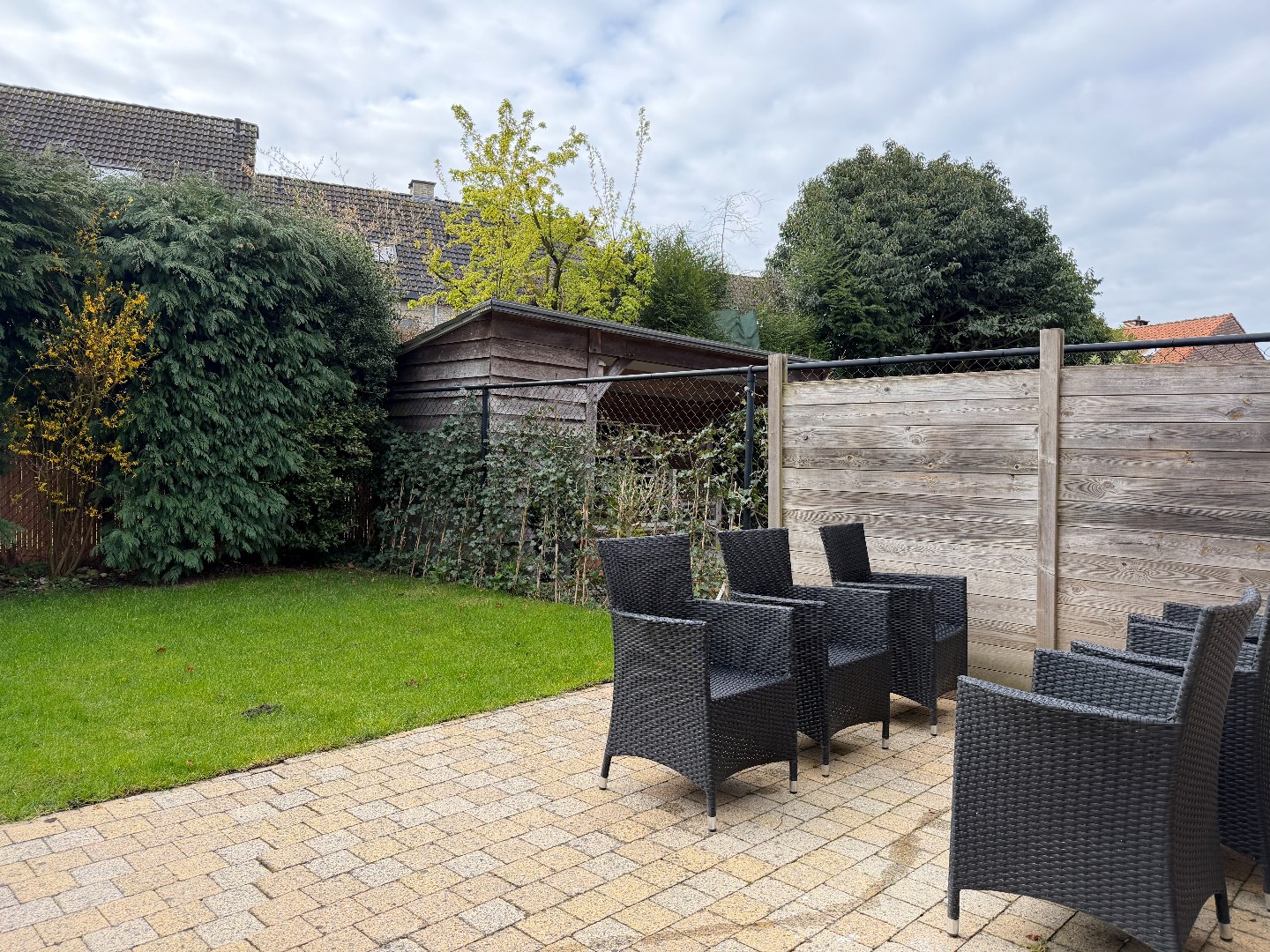 Charmante gerenoveerde rijwoning in pastoriestijl te koop in centrum Schilde 