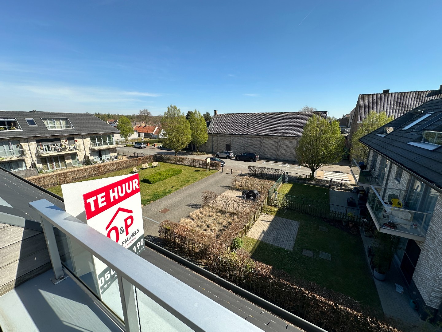Instapklaar 2-slp appartement met terras én garage, Torhout Wijnendale 