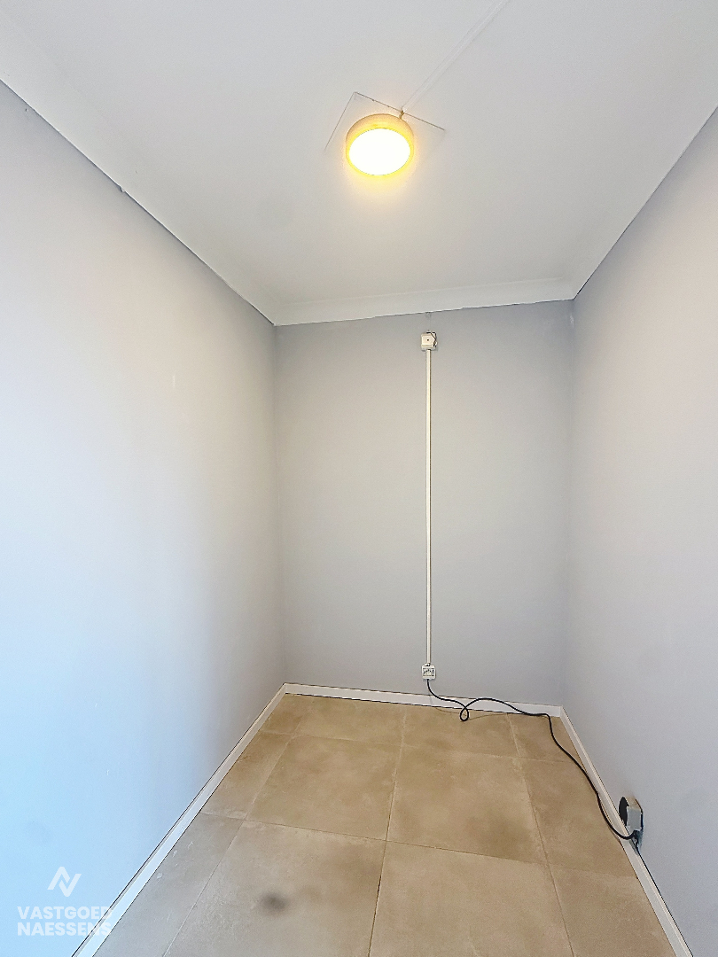 Studio prêt à emménager avec coin chambre et terrasse ensoleillée 