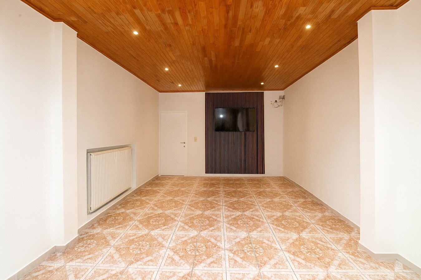 Te koop: Uitzonderlijk ruime stadswoning met 6 slaapkamers, garage en tuin in het hart van Sint-Niklaas! 