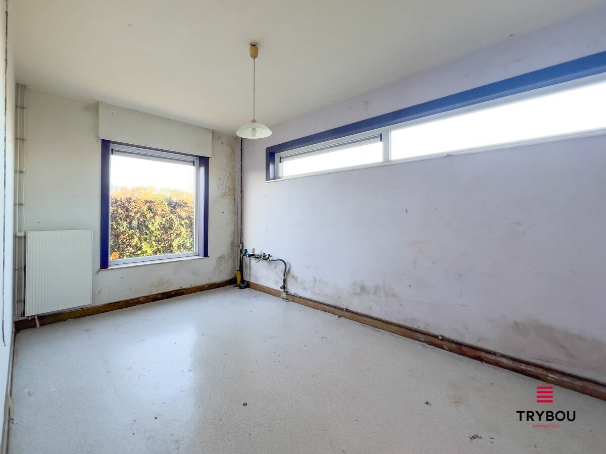 Te renoveren woning met bijgebouw op ruime perceel van 1273m² 