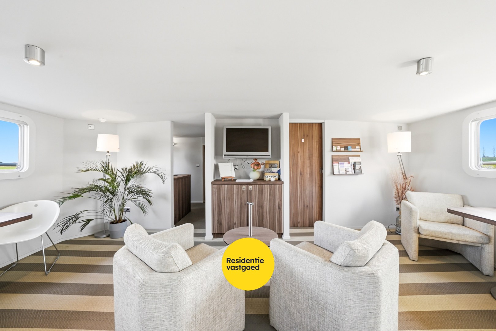 Unieke woonboot met B&amp;B en vergunde ligplaats in Plassendale 