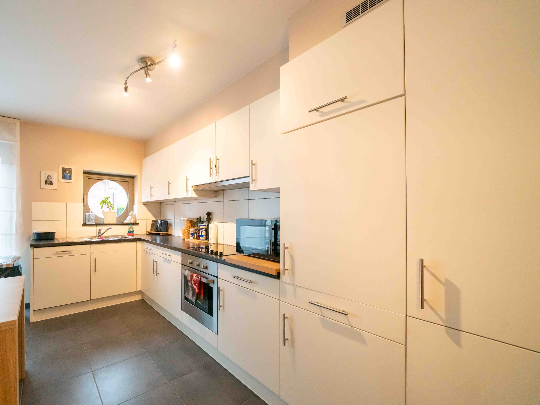 2-kamer appartement met tuin en autostaanplaats 