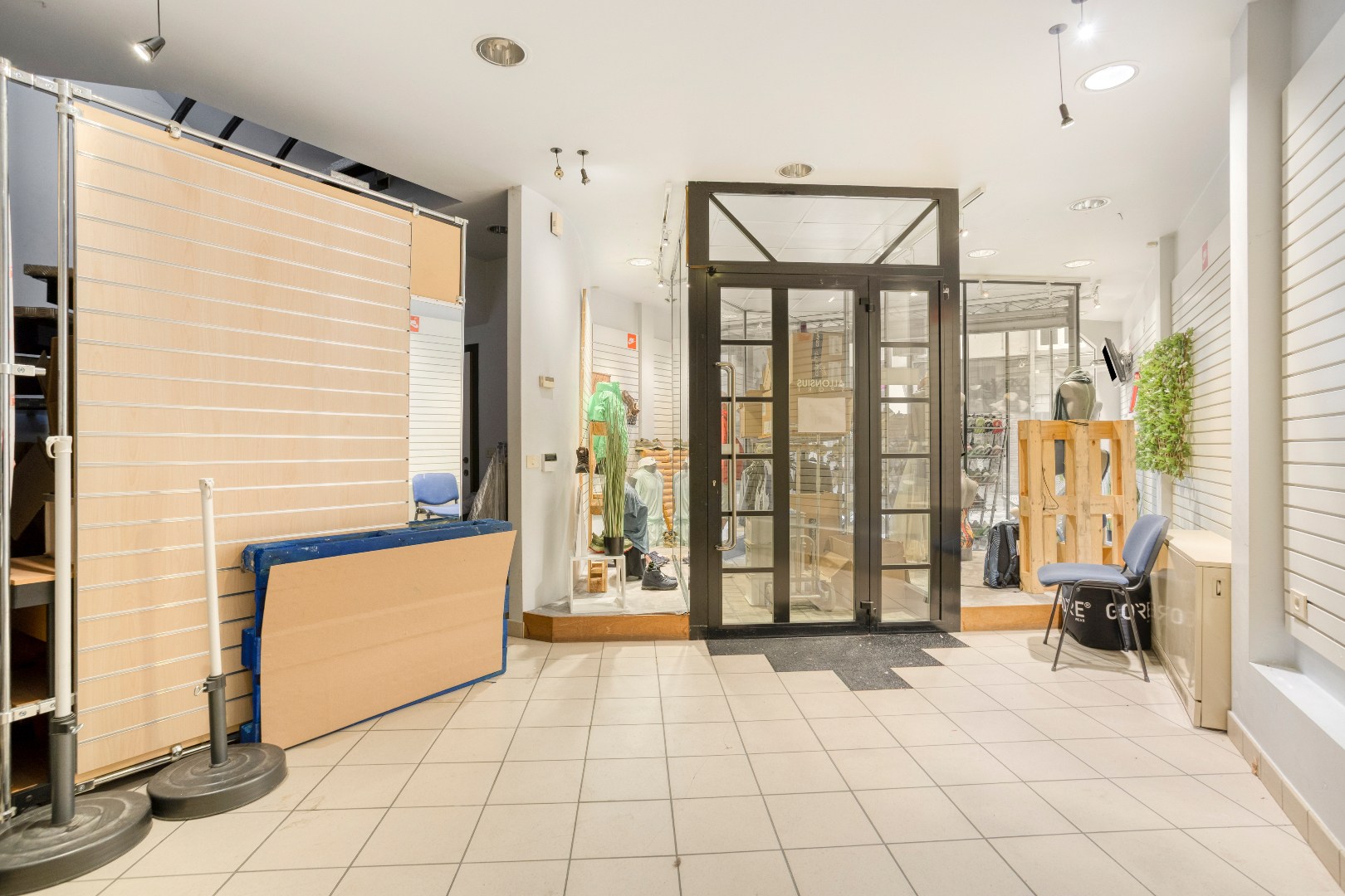 Handelspand met woonst te Halle-centrum 