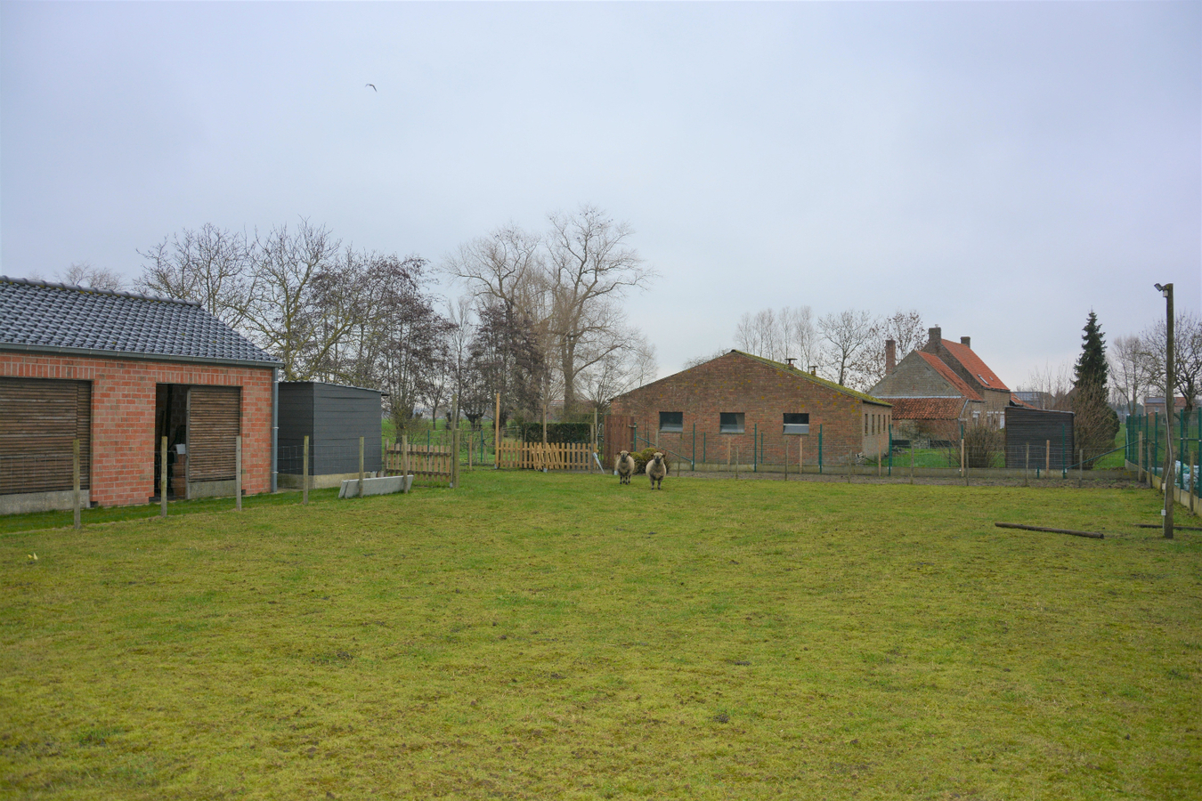 Perfect onderhouden villa op 2.155m² met dubbele garage 