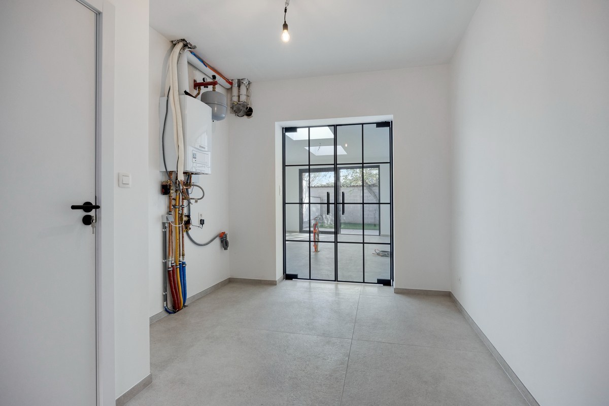 Volledig gerenoveerde woning met 3 slaapkamers, 2 badkamers en tuin in Tienen! – EPC A - bewoonbare opp. 139 m² 