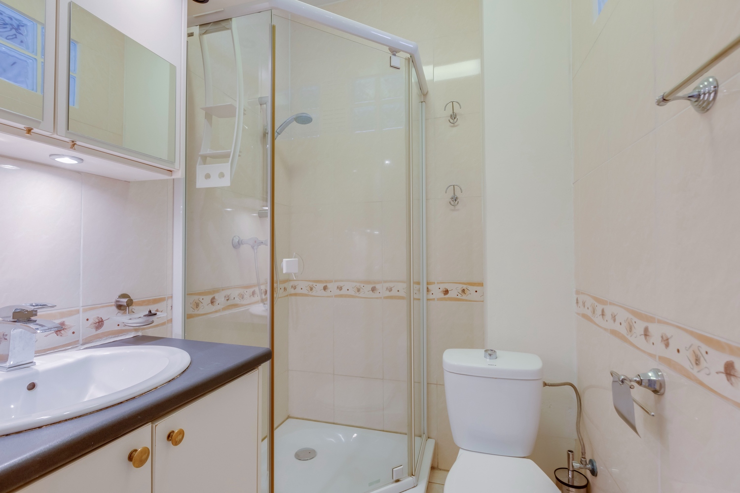 Mooie halfopen bebouwing met zeer ruime kamers 