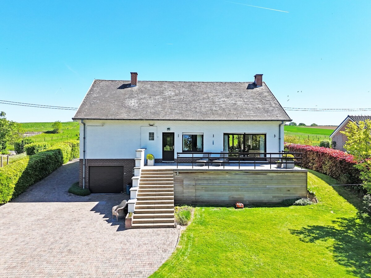 Rustig gelegen villa op 23 are met zicht op bos te Roosdaal 
