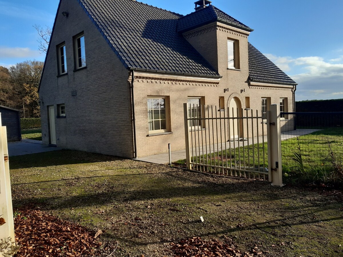 Uitzonderlijk gelegen villa. 