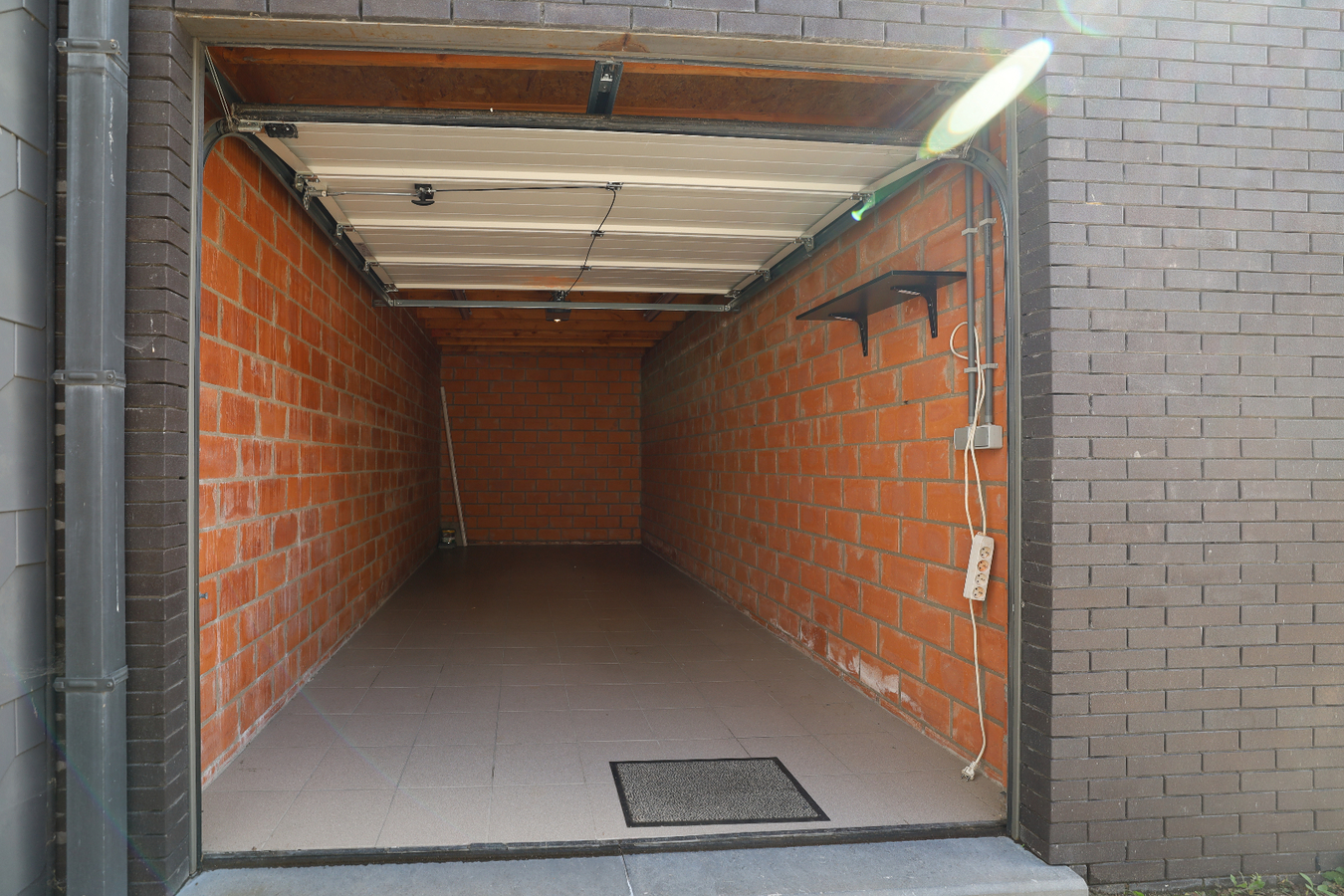 Gelijkvloers appartement met garagebox op uitstekende ligging 