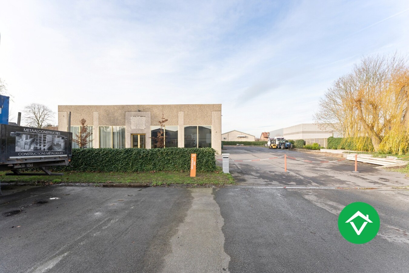 Bedrijfsgebouw met woonst te Ichtegem 