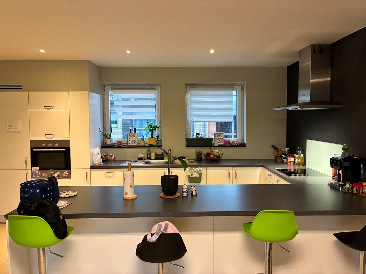 Ruim appartement met 2 terrassen. 