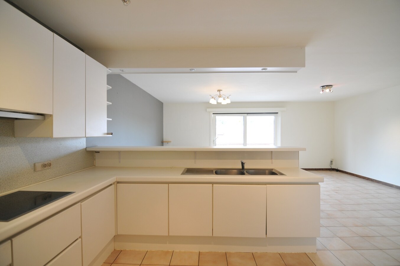 Ruim en instapklaar appartement met garage in Sint-Denijs 
