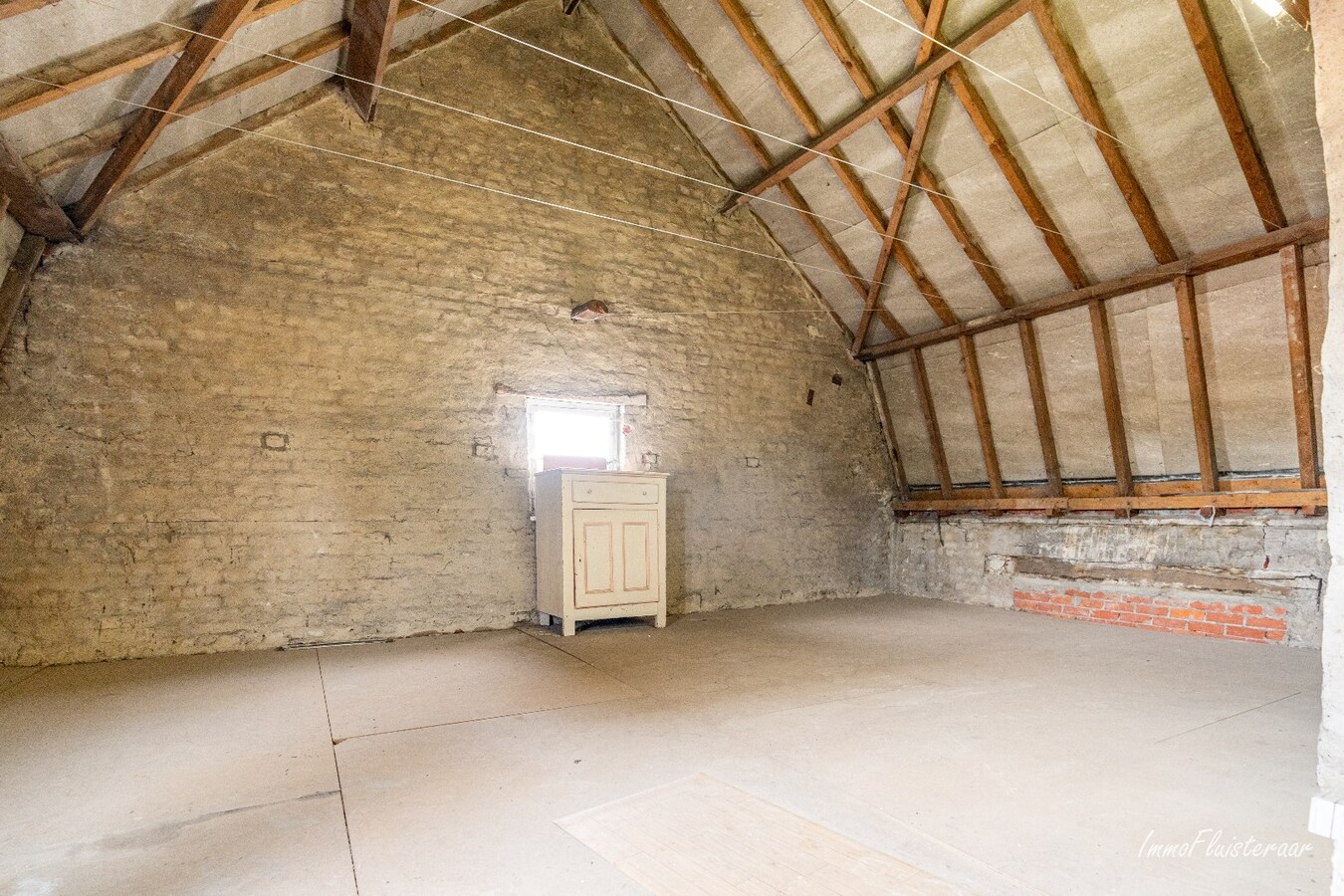 Te renoveren woning met bijgebouw en weiland op ca. 4813 m² 