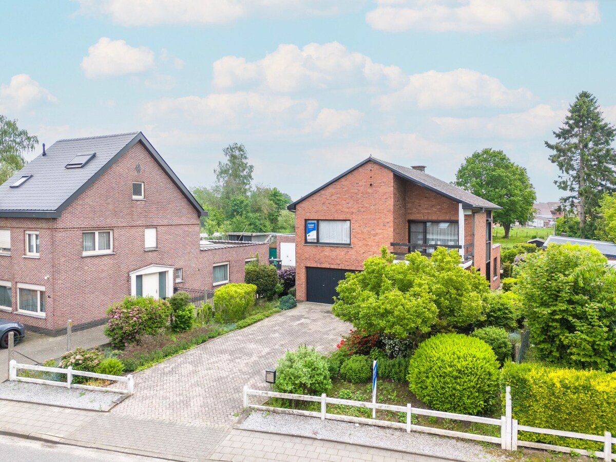 Stevige en ruime OB op gunstige locatie te Erembodegem 