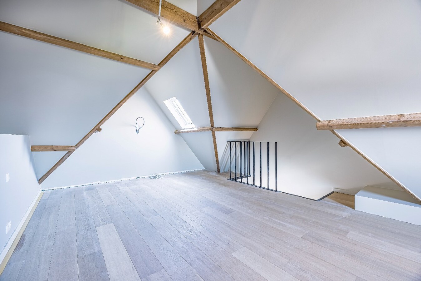 Top gerenoveerde en energiezuinige gezinswoning in het hart van Heist. 