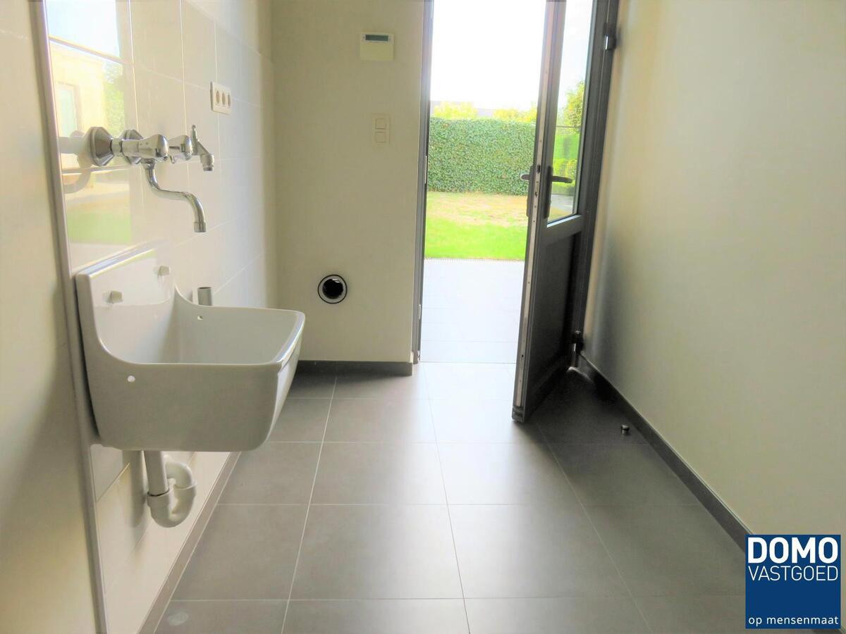 Ruime woning met 5 slaapkamers, tuin en garage 