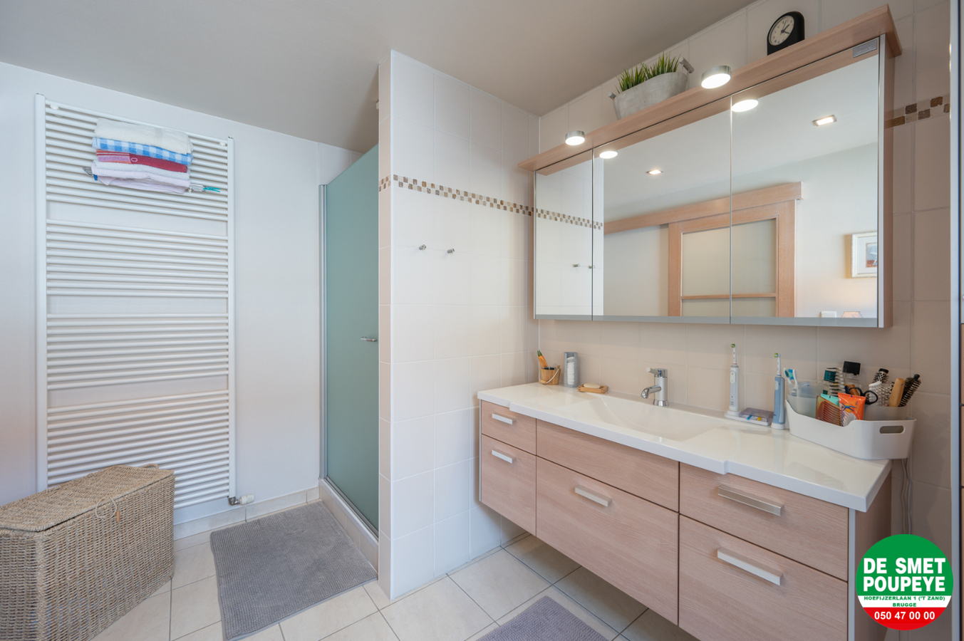 Verrassend ruime en goed onderhouden woning met ruime garage 