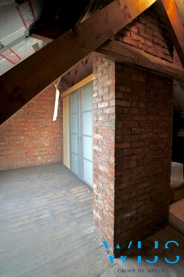 Zeer ruim en stevig woonhuis te Rieme ! 