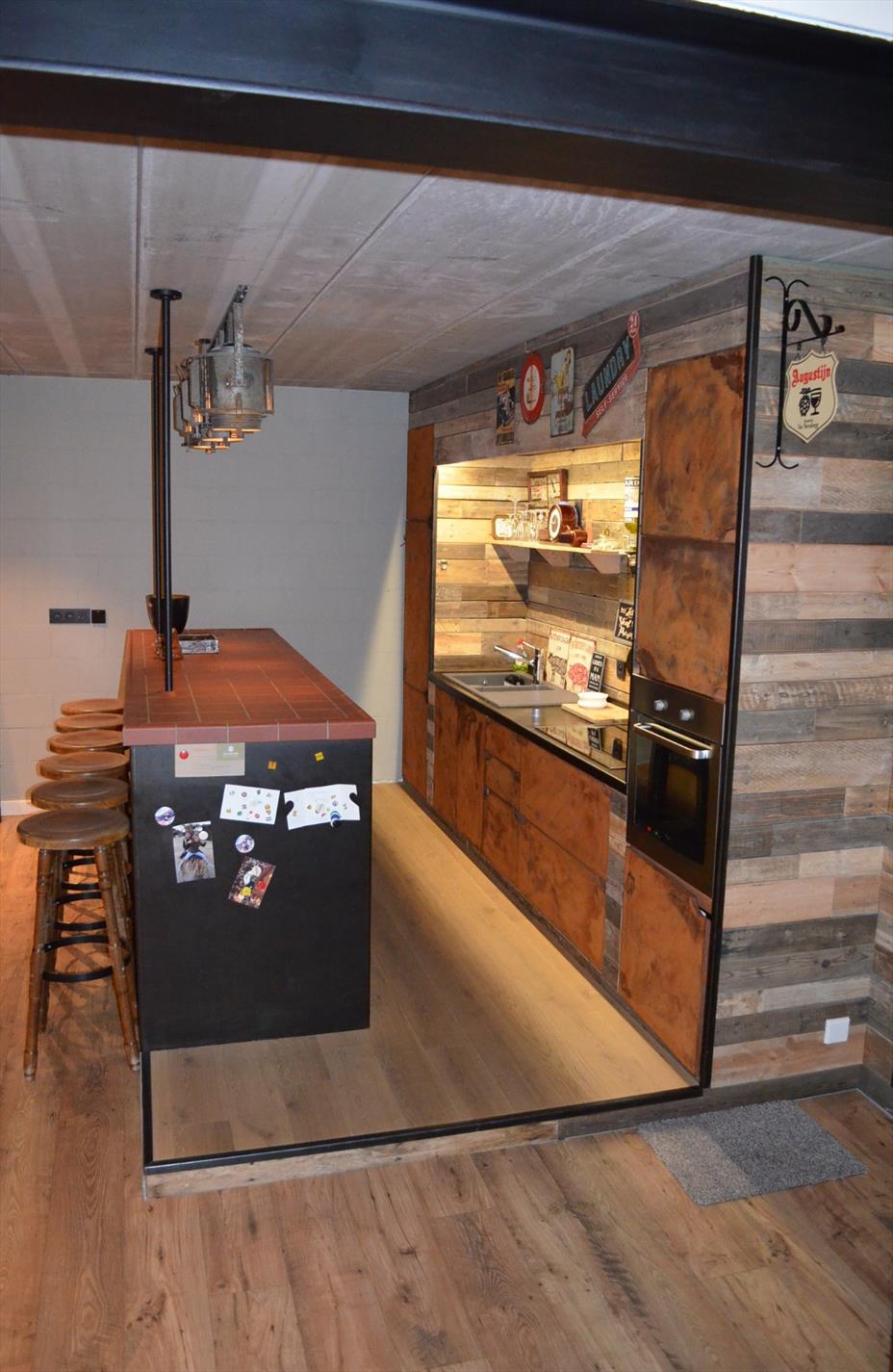 Magazijn (+/- 650m²), nieuwbouw duplex loft en bureau op 921m² goed gelegen te Maldegem 