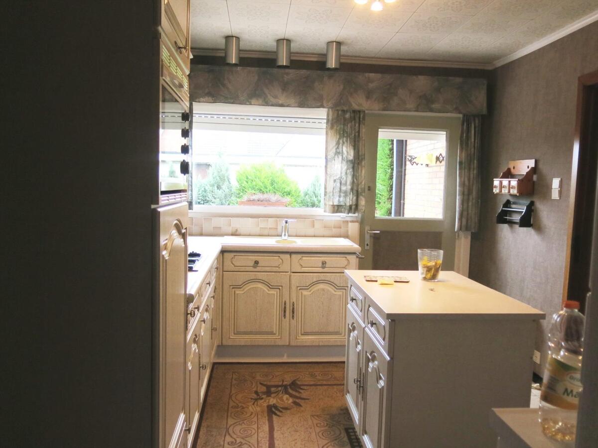 Commercieel gelegen, vrijstaande woning op perceel van 834m² 