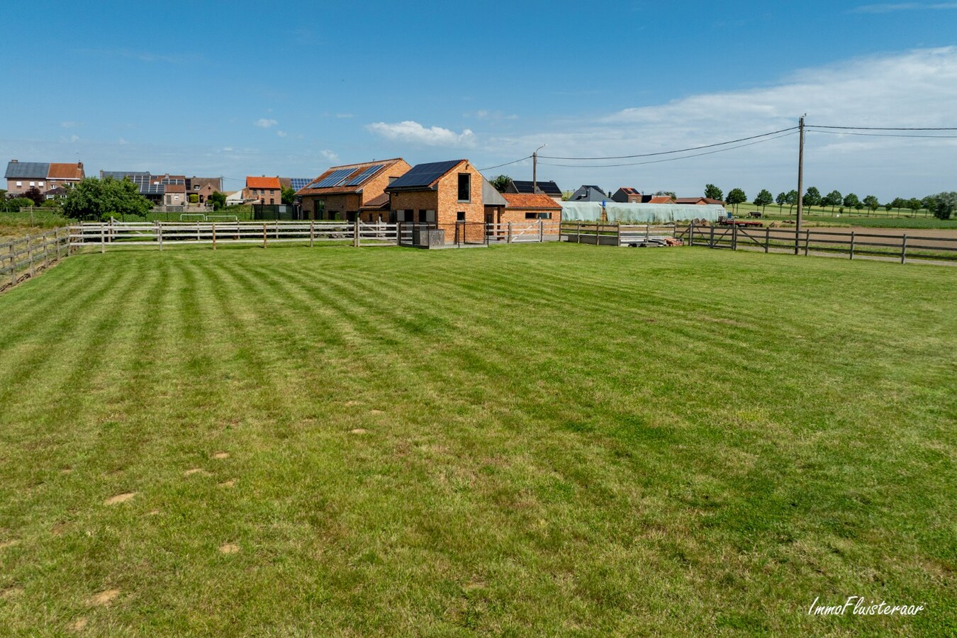 Unieke, gerenoveerde hoevewoning met paardenfaciliteiten, bijgebouwen, uitzonderlijk potentieel en zeer bereikbare ligging 
