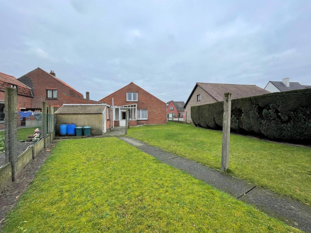 Woning met 2 slaapkamers en diepe tuin te Koekelare 