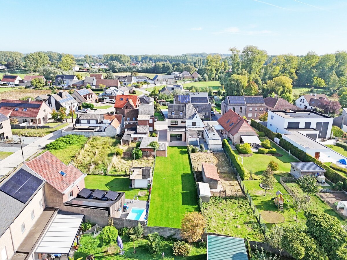 Knappe renovatie met ZW-tuin op gunstige locatie te Zottegem 