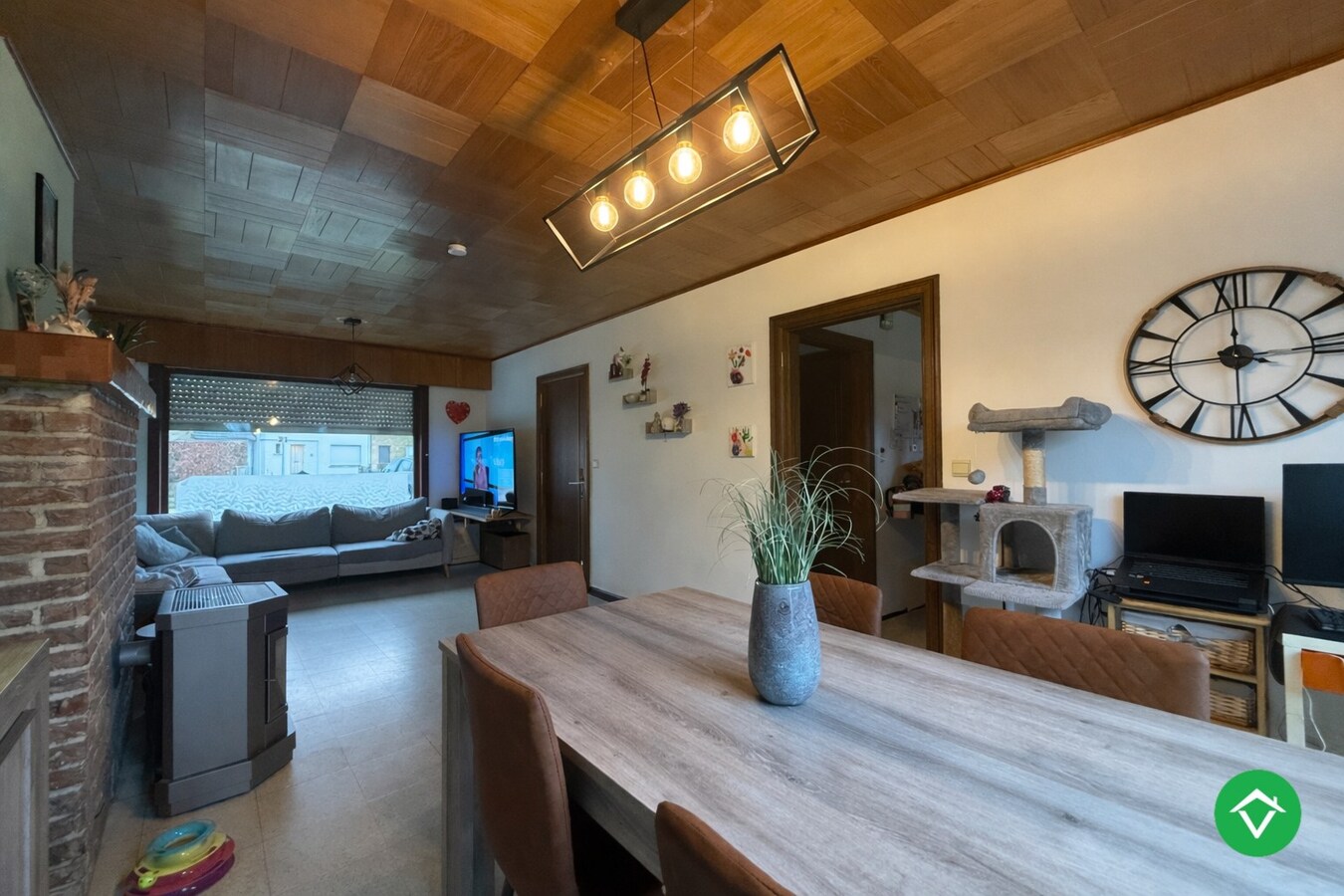 Ruime, stevige woning met 3 slaapkamers, garage en tuin te Izegem 